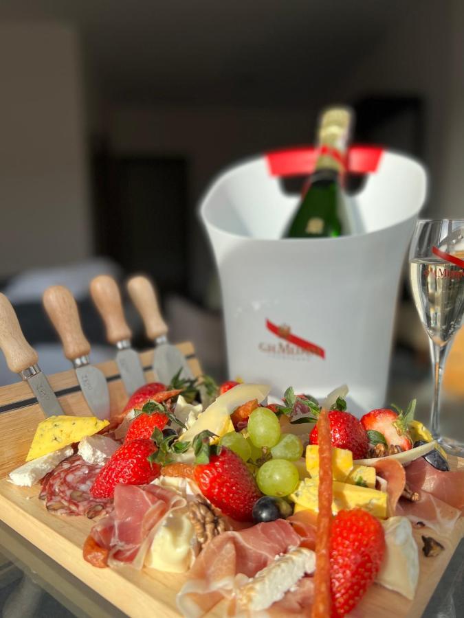 Władysławowo W Porcie Bed & Breakfast エクステリア 写真